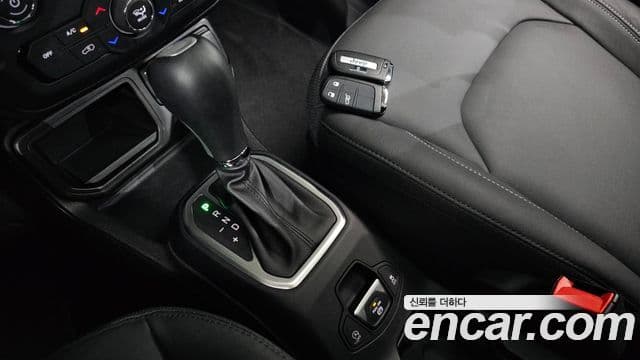 Jeep Renegade 2023 — Şəkil 9/20