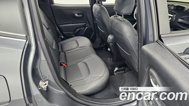 Jeep Renegade 2023 — Şəkil 11/20