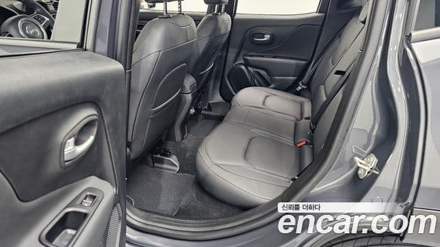 Jeep Renegade 2023 — Şəkil 12/20