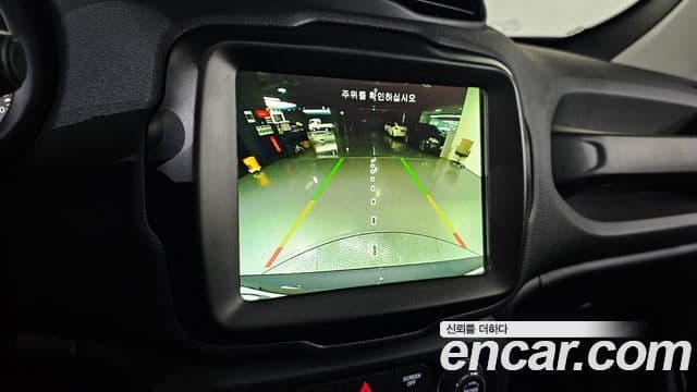 Jeep Renegade 2023 — Şəkil 14/20