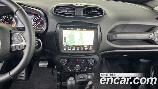 Jeep Renegade 2023 — Şəkil 17/20