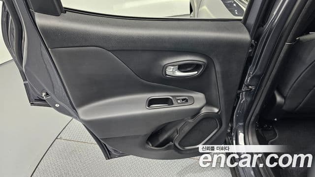 Jeep Renegade 2023 — Photo 1/31