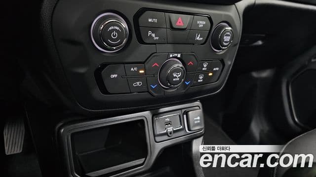 Jeep Renegade 2023 — Photo 2/31