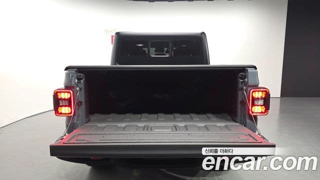Jeep Gladiator 2025 — Şəkil 20/20