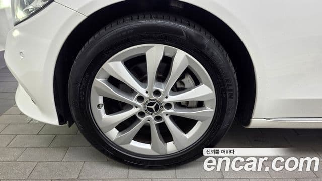 Mercedes-Benz C-Class 2018 — Şəkil 5/20