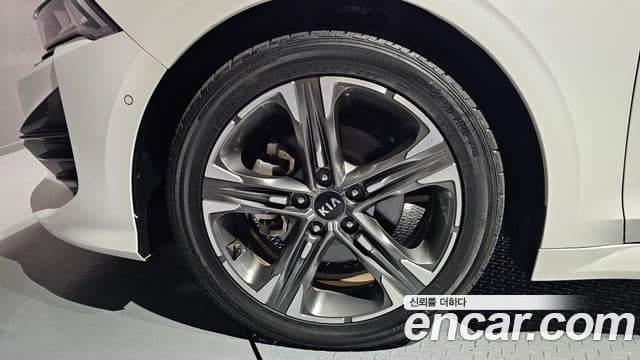 Kia K5 2021 — ფოტო 5/20