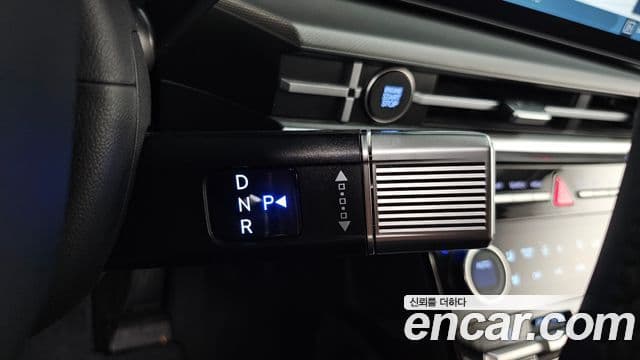 Hyundai Santa Fe 2024 — ფოტო 8/20