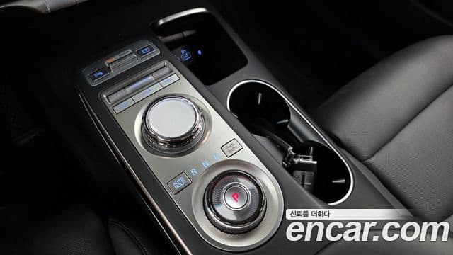 Genesis GV70 2021 — ფოტო 9/20