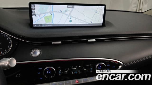 Genesis GV70 2021 — ფოტო 13/20