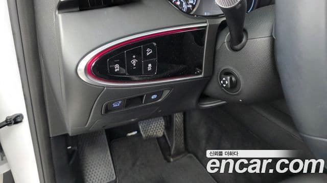Genesis GV70 2021 — ფოტო 18/20