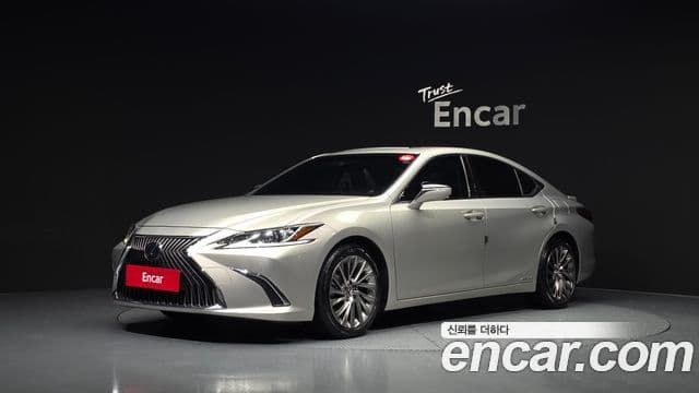 Lexus ES300h 2018 — Şəkil 1/20