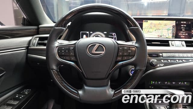 Lexus ES300h 2018 — Şəkil 13/20