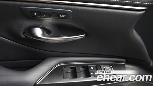 Lexus ES300h 2018 — Şəkil 24/36