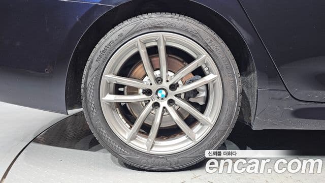 BMW 5 Series 2019 — ფოტო 5/20
