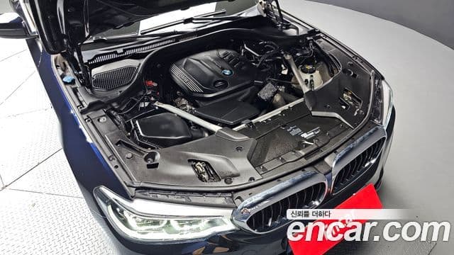 BMW 5 Series 2019 — ფოტო 6/20