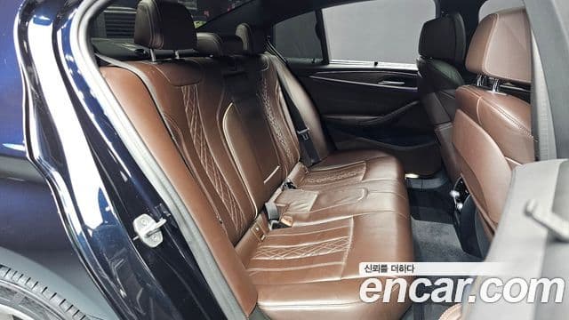 BMW 5 Series 2019 — ფოტო 11/20