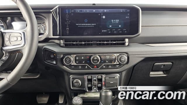 Jeep Wrangler 2024 — Şəkil 15/20
