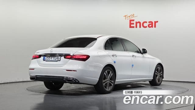 Mercedes-Benz E-Class 2023 — ფოტო 2/20