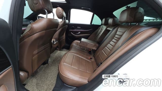 Mercedes-Benz E-Class 2023 — ფოტო 12/20