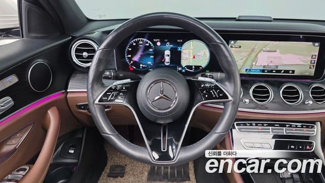 Mercedes-Benz E-Class 2023 — ფოტო 14/20