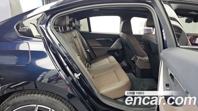 BMW 5 Series 2025 — ფოტო 12/20