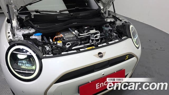 Mini Cooper Electric 2024 — ფოტო 14/38
