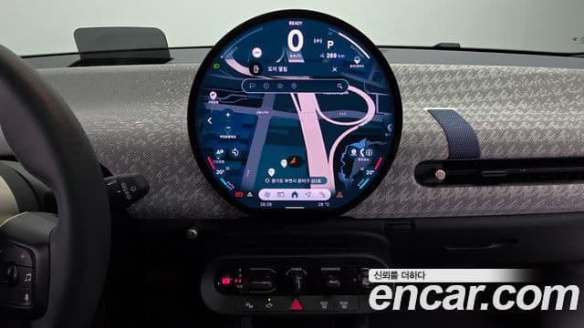 Mini Cooper Electric 2024 — ფოტო 8/38