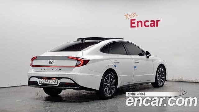 Hyundai Sonata 2019 — Фото 1/20