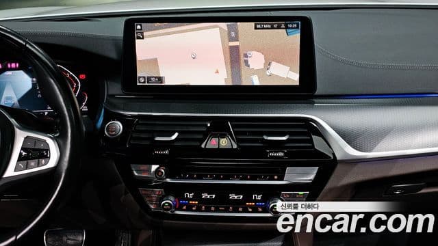BMW 5 Series 2022 — ფოტო 13/20