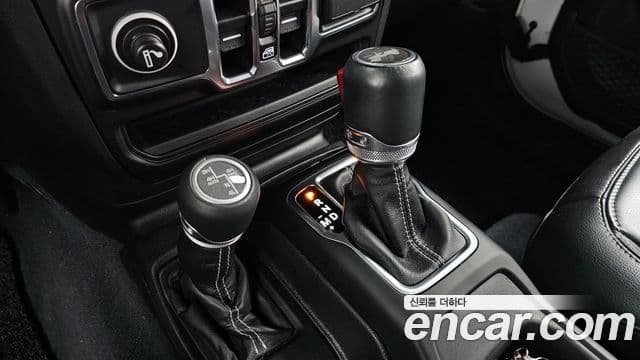 Jeep Wrangler 2022 — Şəkil 9/20