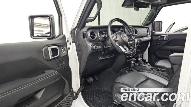 Jeep Wrangler 2022 — Şəkil 10/20