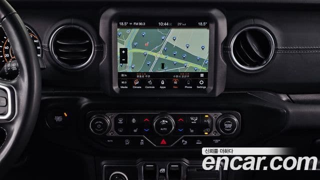 Jeep Wrangler 2022 — Şəkil 14/20