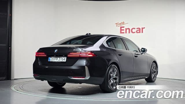 BMW 5 Series 2025 — ფოტო 2/20