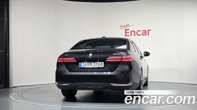BMW 5 Series 2025 — ფოტო 4/20