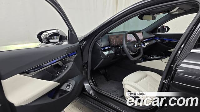 BMW 5 Series 2025 — ფოტო 10/20