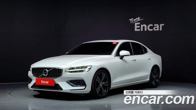Volvo S60 2021 — ფოტო 1/20