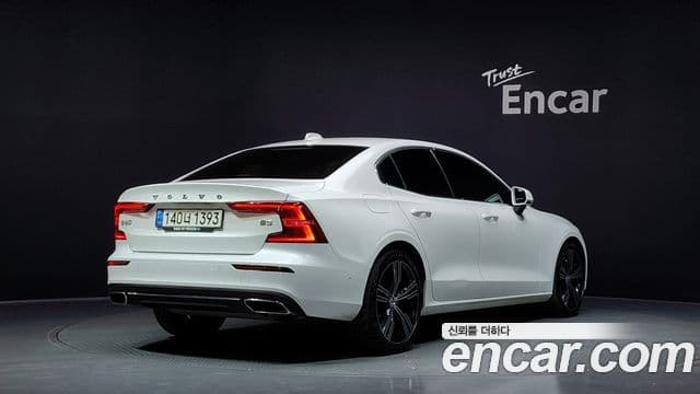 Volvo S60 2021 — ფოტო 2/20