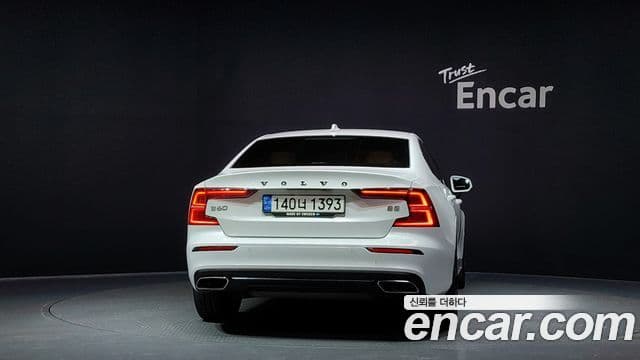 Volvo S60 2021 — ფოტო 4/20