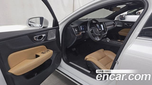 Volvo S60 2021 — ფოტო 10/20