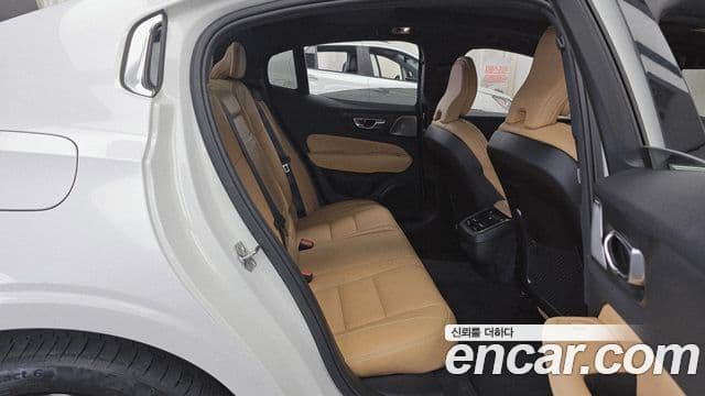 Volvo S60 2021 — ფოტო 12/20