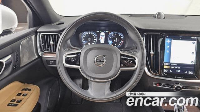 Volvo S60 2021 — ფოტო 13/20