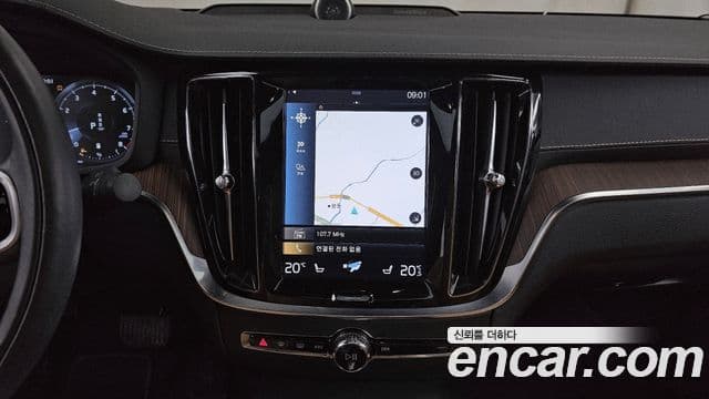 Volvo S60 2021 — ფოტო 14/20