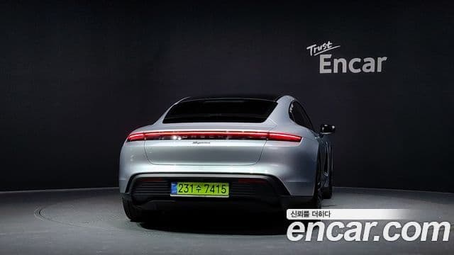 Porsche Taycan 2023 — Şəkil 24/33