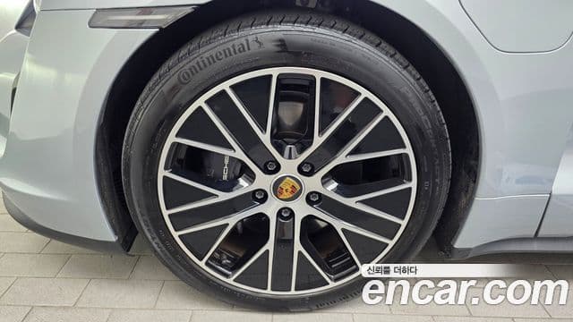 Porsche Taycan 2023 — Şəkil 18/33