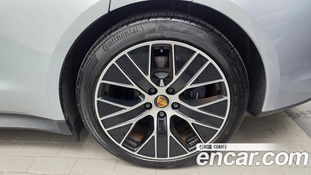 Porsche Taycan 2023 — Şəkil 31/33