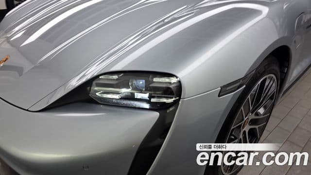 Porsche Taycan 2023 — Şəkil 7/33