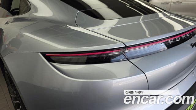 Porsche Taycan 2023 — Şəkil 19/33