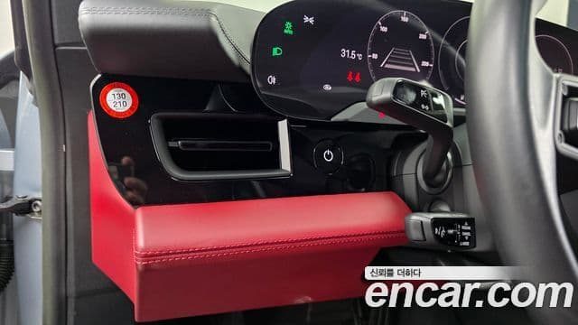 Porsche Taycan 2023 — Şəkil 29/33
