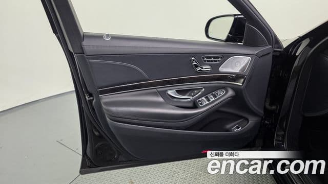 Mercedes-Benz S-Class 2018 — Photo 16/38