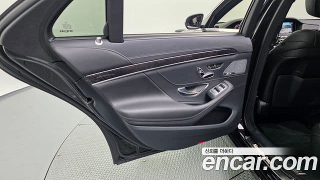 Mercedes-Benz S-Class 2018 — Photo 9/38